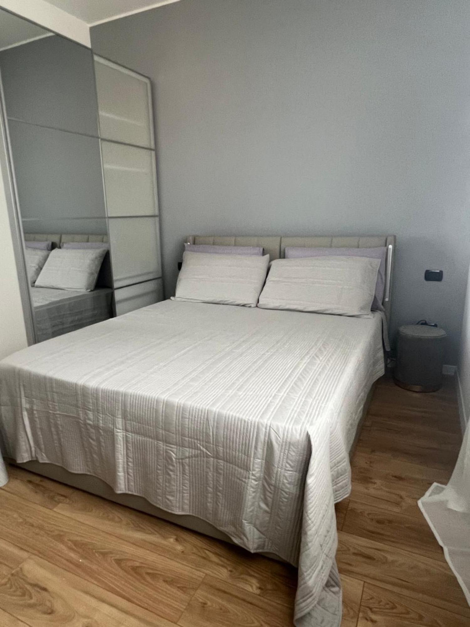 Aparthotel Monolocale Ovidio Mailand Exterior foto